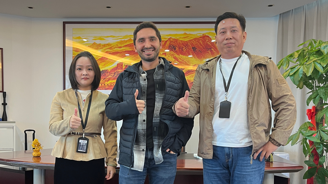 海外友人齊聚，共探吉瑞祥激光噴碼魅力