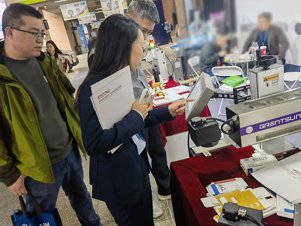 吉瑞祥工作人員現場演示